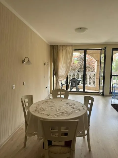 בורגאס Charming Two-Bedroom Apartment In Villa Roma